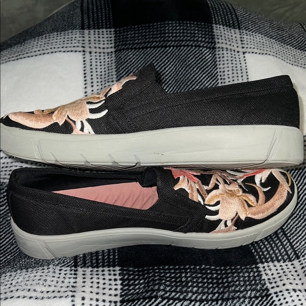 BARETRAPS Bonaire Women's Slip- on Black W/ Peach Embroidery Shoes Sz. 6 1/2 M - Picture 7 of 8